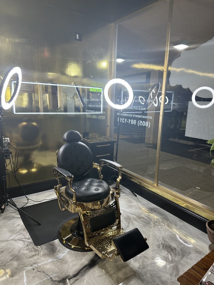 SCISSOR & COMB 150 Photos & 95 Reviews 680 N Ventura Rd