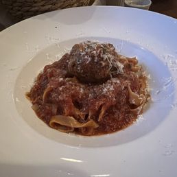 Tagliatelle w/ Red Sauce & Meatball Tagliatelle w/ Red Sauce & Meatball
