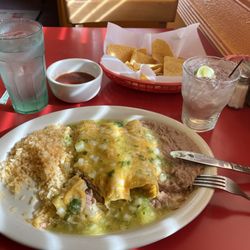 Chips n salsa, enchiladas verdes, a standard margarita. The light is pretty there in the afternoon.