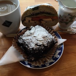 Amazing! Adorable cafe with delightful baked goods. The service was very nice and happily changed a wrong order.