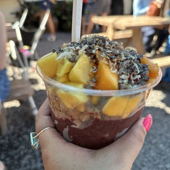 Sweet Hula - Medium Jaws plus papaya and Cacao nibs - Acai Bowls Near Me - Kihei , Hawaii Sweet Hula - Medium Jaws plus papaya and Cacao nibs - Acai Bowls Near Me - Kihei , Hawaii