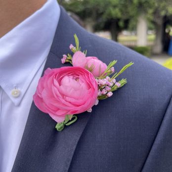 Paradise Flowers & Design - boutonniere - Florists Near Me - Canoga Park, California Paradise Flowers & Design - boutonniere - Florists Near Me - Canoga Park, California