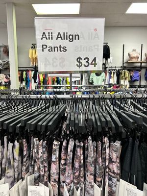 lululemon by null
