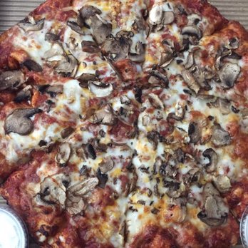 Round Table Pizza - Medium with garlic and mushrooms - Pizza Near Me - Fullerton, California