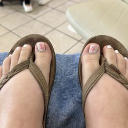 Pearl Nails and Spa - Gel pedicure with floral design