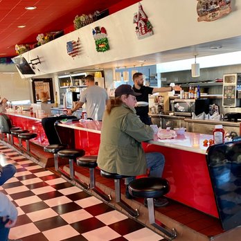 Rutherford's 66 Diner - diners sitting at the counter - Diners Near Me - Kingman, Arizona