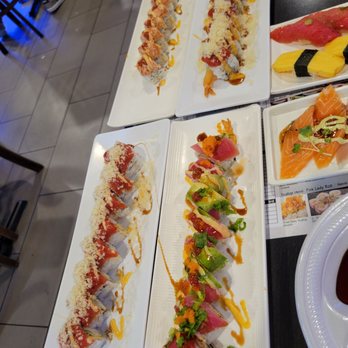 Show Sushi - Sushi Bars Near Me - San Dimas, California
