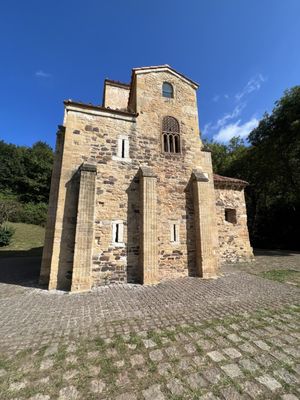 Church of San Miguel de Lillo by null
