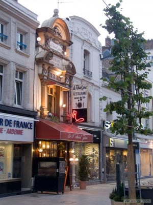 Le T'Chiot Zinc by null