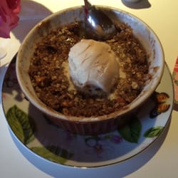 El Chalet - Apple crumble con helado de vainilla (para dos personas)