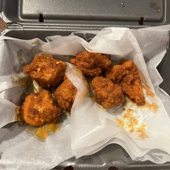 Iron Rooster - Overly breaded, soggy boneless wings - Cocktail Bars Near Me - Annapolis, Maryland