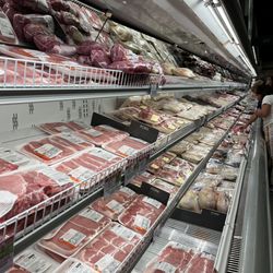 Publix Food &Pharmacy - Nic meat section!