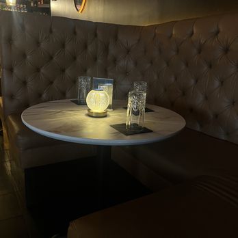 OneSixty Kitchen and Cocktails - Booths - Cocktail Bars Near Me - Charlotte, North Carolina OneSixty Kitchen and Cocktails - Booths - Cocktail Bars Near Me - Charlotte, North Carolina