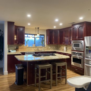 Nicole Ray Clean House - Sparkling kitchen - Home Cleaning Near Me Nicole Ray Clean House - Sparkling kitchen - Home Cleaning Near Me