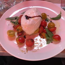 Burrata (300g) et tomates cerises siciliennes. 18,80€