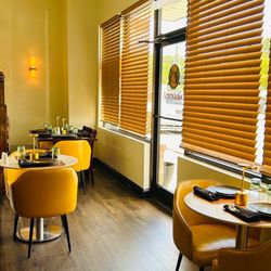 Lazeez - Interior