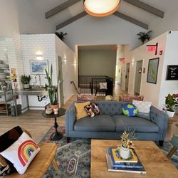 Monterey Hostel - Rooms are located on the main floor and on a lower level