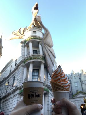 Florean Fortescue's Ice-Cream Parlour by null