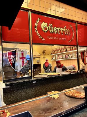 Pizzería Güerrín by null