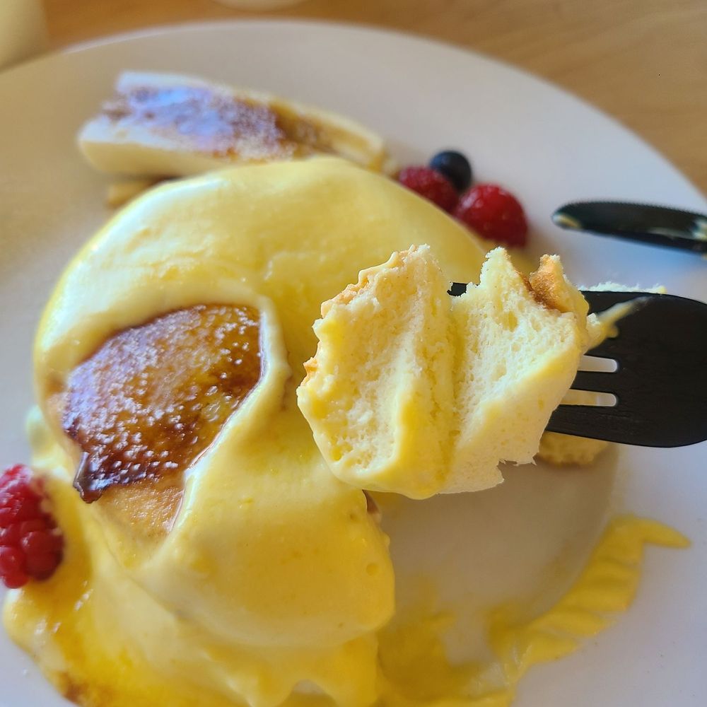 Fluffy Fluffy Dessert Cafe - Brulee pancakes - Desserts Near Me - Orlando, Florida