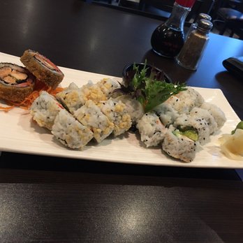 Sama Fusion - Makis (ceux de 8) et 2 dragons rolls - Vietnamese Near Me - Montreal, Quebec