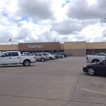 Walmart - cars parked in a parking lot - Department Stores Near Me - West Columbia, Texas