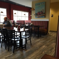 Pepe's - Dining area