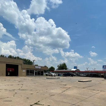 Donnie's Auto Care Center - Donnie's Auto Care, view from the north. Right next door to Sonic. - Auto Repair Near Me - Enid, Oklahoma Donnie's Auto Care Center - Donnie's Auto Care, view from the north. Right next door to Sonic. - Auto Repair Near Me - Enid, Oklahoma