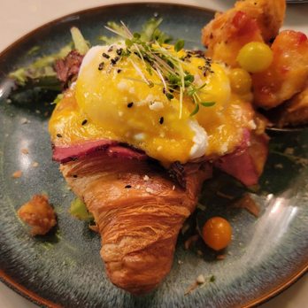Queens Breakfast Cocktails - Beef brisket benny - Cocktail Bars Near Me - Calgary, Alberta