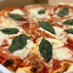 Sicilian Guys Trattoria - Margherita pizza