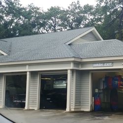 Shell - Cute plantation bldg for car was & svc