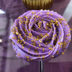 Vanilla cupcakes with 14k Gold Sprinkles