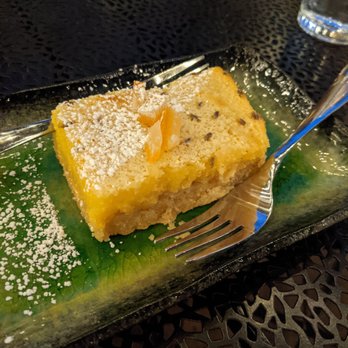 Double Oaks Bed & Breakfast - Lemon Bar with lavender - Bed & Breakfast Near Me - Greensboro, North Carolina