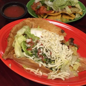 Puerto Vallarta - Top: Vegetarian nachos gone vegan! Minus cheese, plus guac! Bottom: Fajita taco salad with chicken! Both are delicious! - Mexican Near Me - Muncie, Indiana Puerto Vallarta - Top: Vegetarian nachos gone vegan! Minus cheese, plus guac! Bottom: Fajita taco salad with chicken! Both are delicious! - Mexican Near Me - Muncie, Indiana