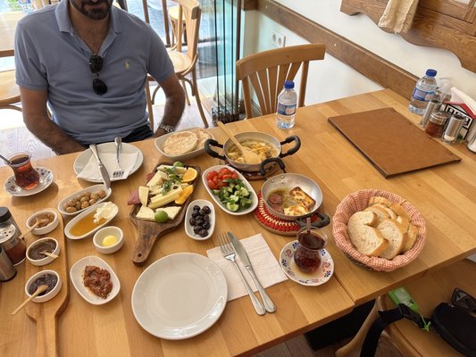 Yiğit Sofram Gözleme ve Kahvaltı by null