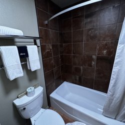 Flanigan's Resort - Tiny tiny bathroom
