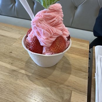 Oakobing - Single Strawberry Shaved Ice - Shaved Ice Near Me - Los Angeles, California