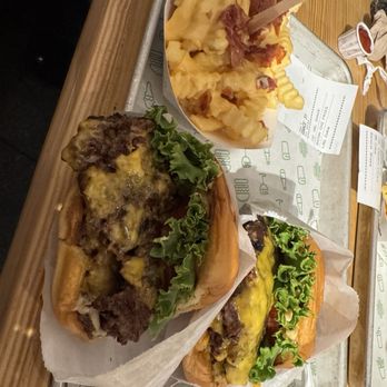 Shake Shack South Beach Miami - Burgers Near Me - Miami, Florida Shake Shack South Beach Miami - Burgers Near Me - Miami, Florida