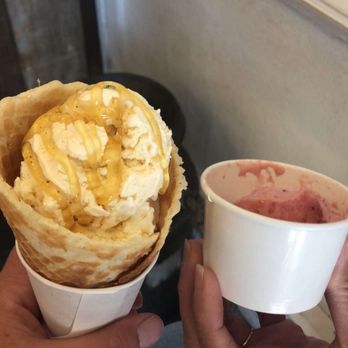 à la minute - Orange honey in a beautifully delicious waffle cone. - Ice Cream & Frozen Yogurt Near Me - Redlands, California à la minute - Orange honey in a beautifully delicious waffle cone. - Ice Cream & Frozen Yogurt Near Me - Redlands, California