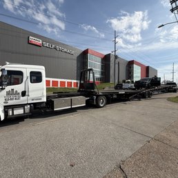 Exterior photo of Titan Towing Exterior photo of Titan Towing