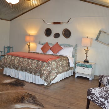 Vineyard Trail Cottages - Long Horn - Guest Houses Near Me - Fredericksburg, Texas Vineyard Trail Cottages - Long Horn - Guest Houses Near Me - Fredericksburg, Texas