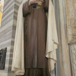 Spanish Steps - Lovely statue