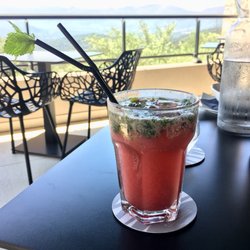 A Piattatello - This is apparently a strawberry mojito? Almost everything about this is wrong, is there no bartender here? €12 very weak too.