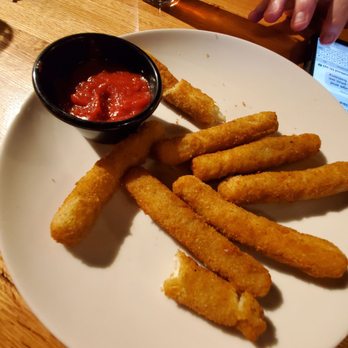 Applebee's Grill + Bar - Mozerella sticks (good) - American Near Me - Wenatchee, Washington