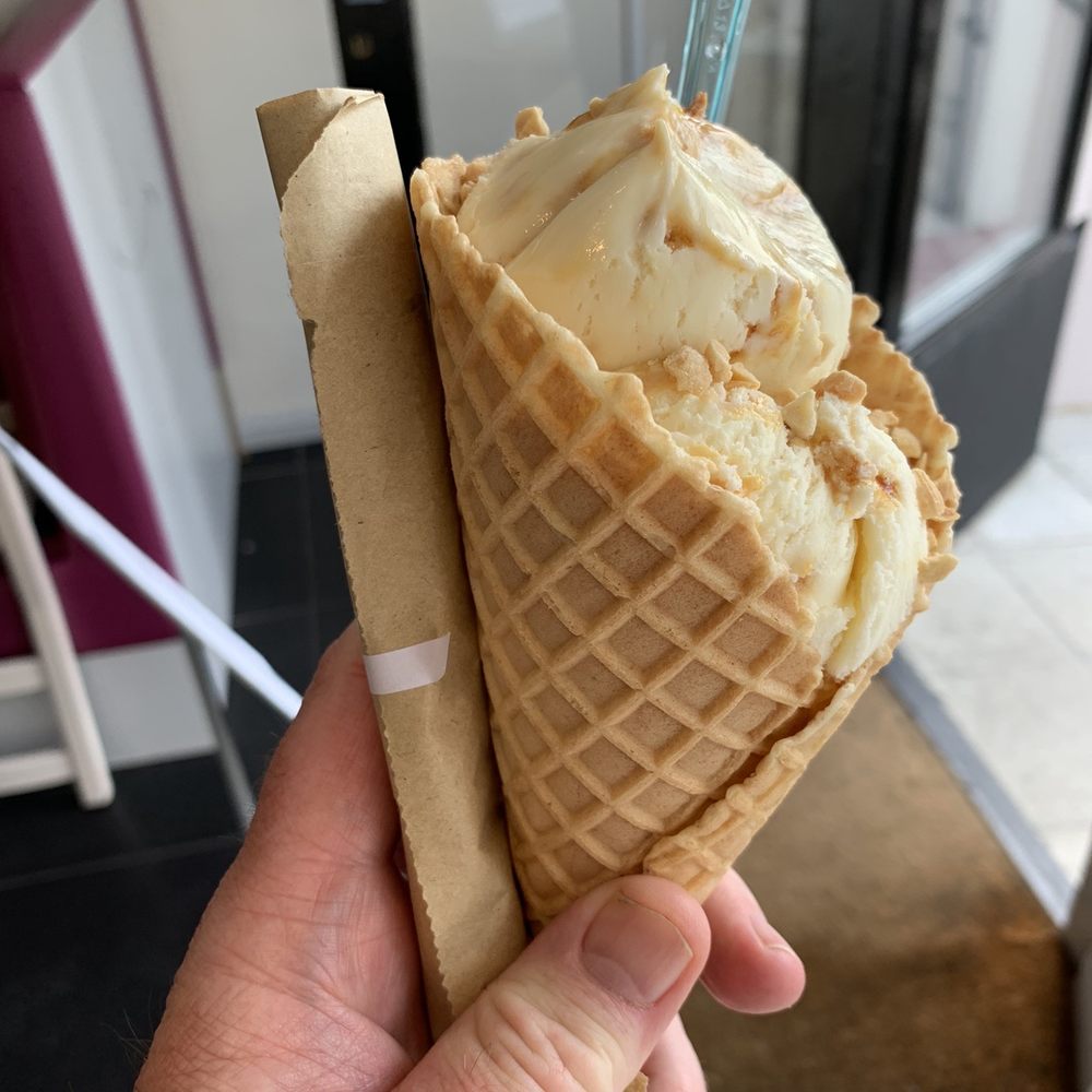 Mauds - Mauds Pooh bear and a chocolate flake in a paper bag for DIY - Ice Cream & Frozen Yogurt Near Me - Rostrevor, NYM