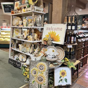 Harris Ranch Country Store - Bakeries Near Me - Coalinga, California Harris Ranch Country Store - Bakeries Near Me - Coalinga, California