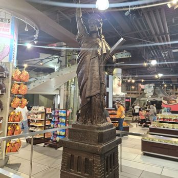Hershey’s Chocolate World - Chocolate statue of liberty - Chocolatiers & Shops Near Me - Las Vegas, Nevada