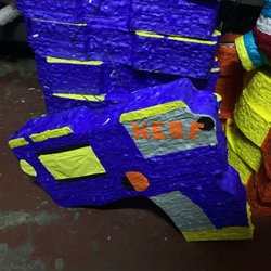 Noelia's Party Boutique - Piñatas