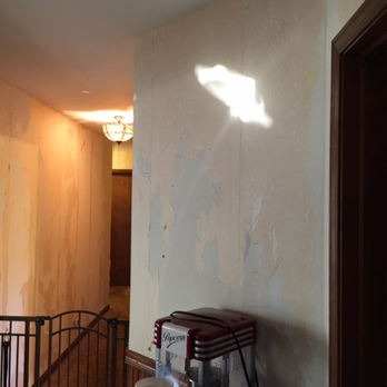 Huneedu - 30+ year old wallpaper needed to be removed, patched, primed and then painted. This is before photo - Handyman Near Me Huneedu - 30+ year old wallpaper needed to be removed, patched, primed and then painted. This is before photo - Handyman Near Me