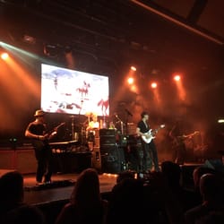 SimmCity - Der großartige Steve Vai mit seiner Band